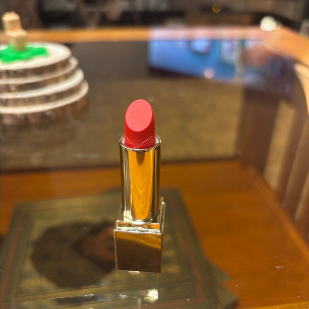 Holiday Estée Lauder Lipstick- Red Ribbon - Picture 3 of 3